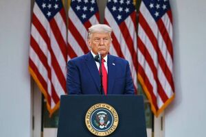 عکس/ چهره ناراحت ترامپ در کاخ سفید
