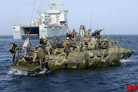 توقیف دو شناور تجسسی آمریکا توسط نیروی دریایی ارتش